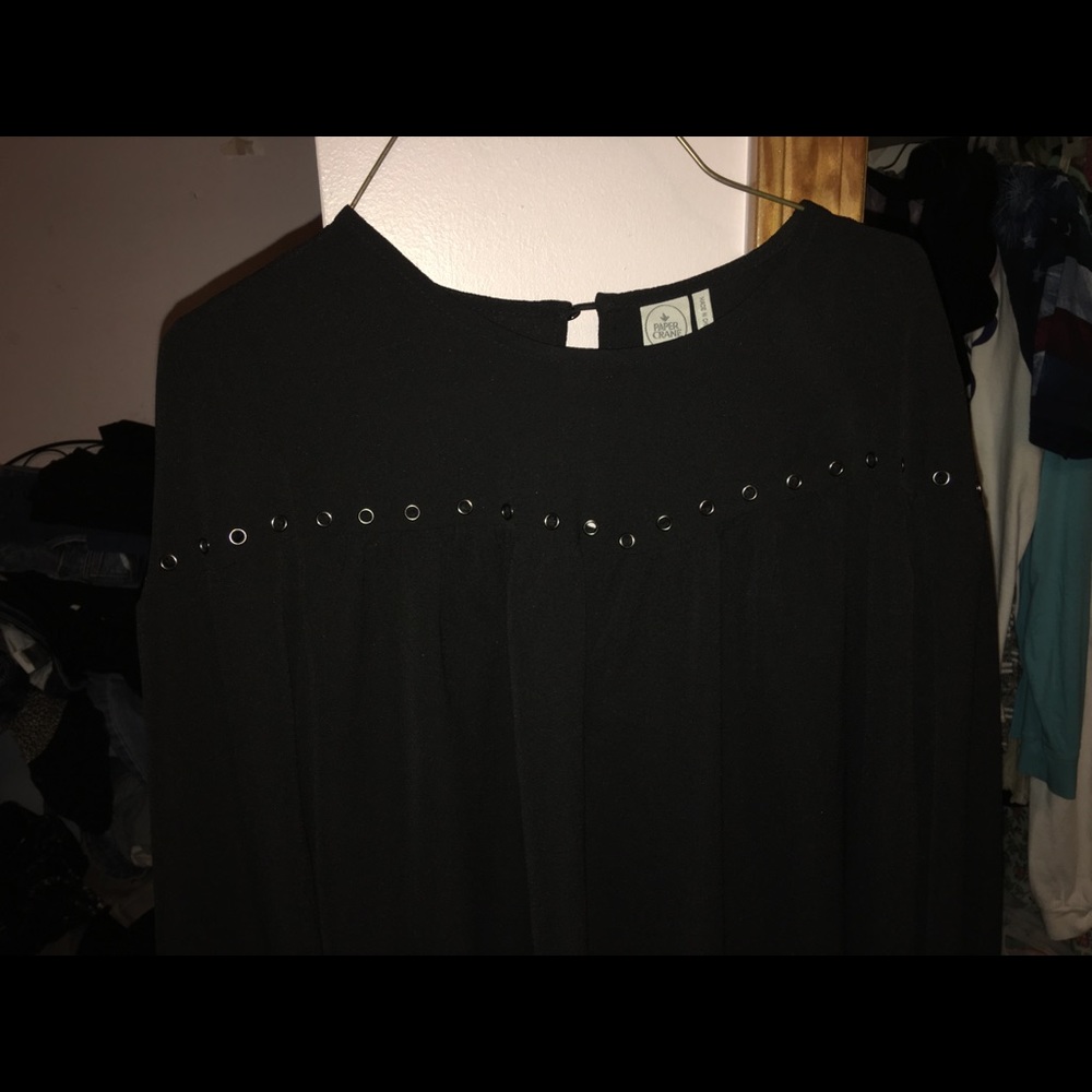 Cute dressy top - Picture 3 of 4